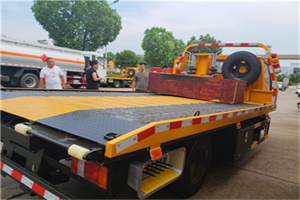 海陵区附近拖车电话号码服务