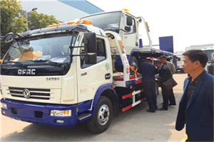 海陵区汽车道路救援拖车价格